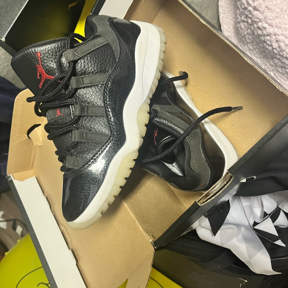 Black with ice on bottom size 1 1/2